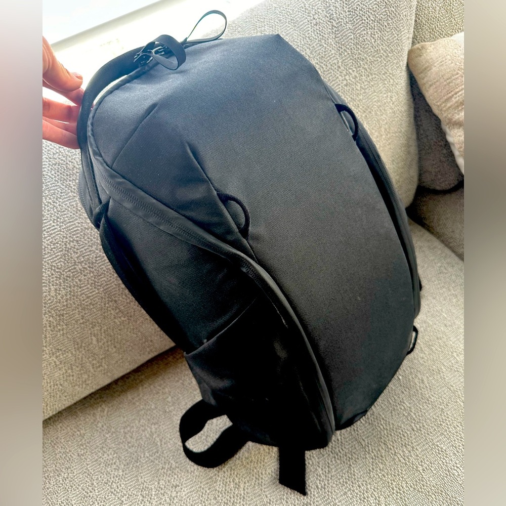 Like new Peak Design Everyday Backpack Black 15l